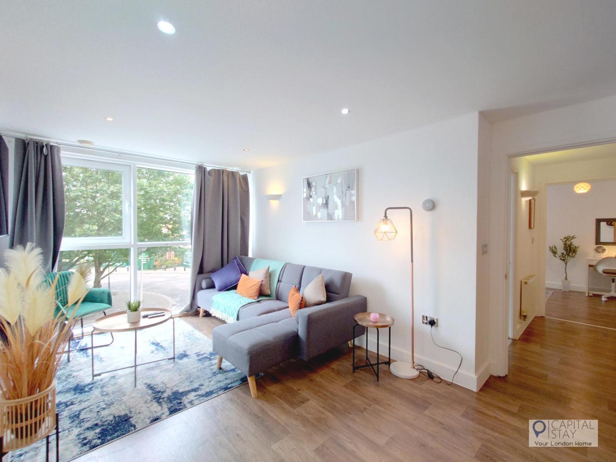 Two Bed Serviced By Docklands Apartament *