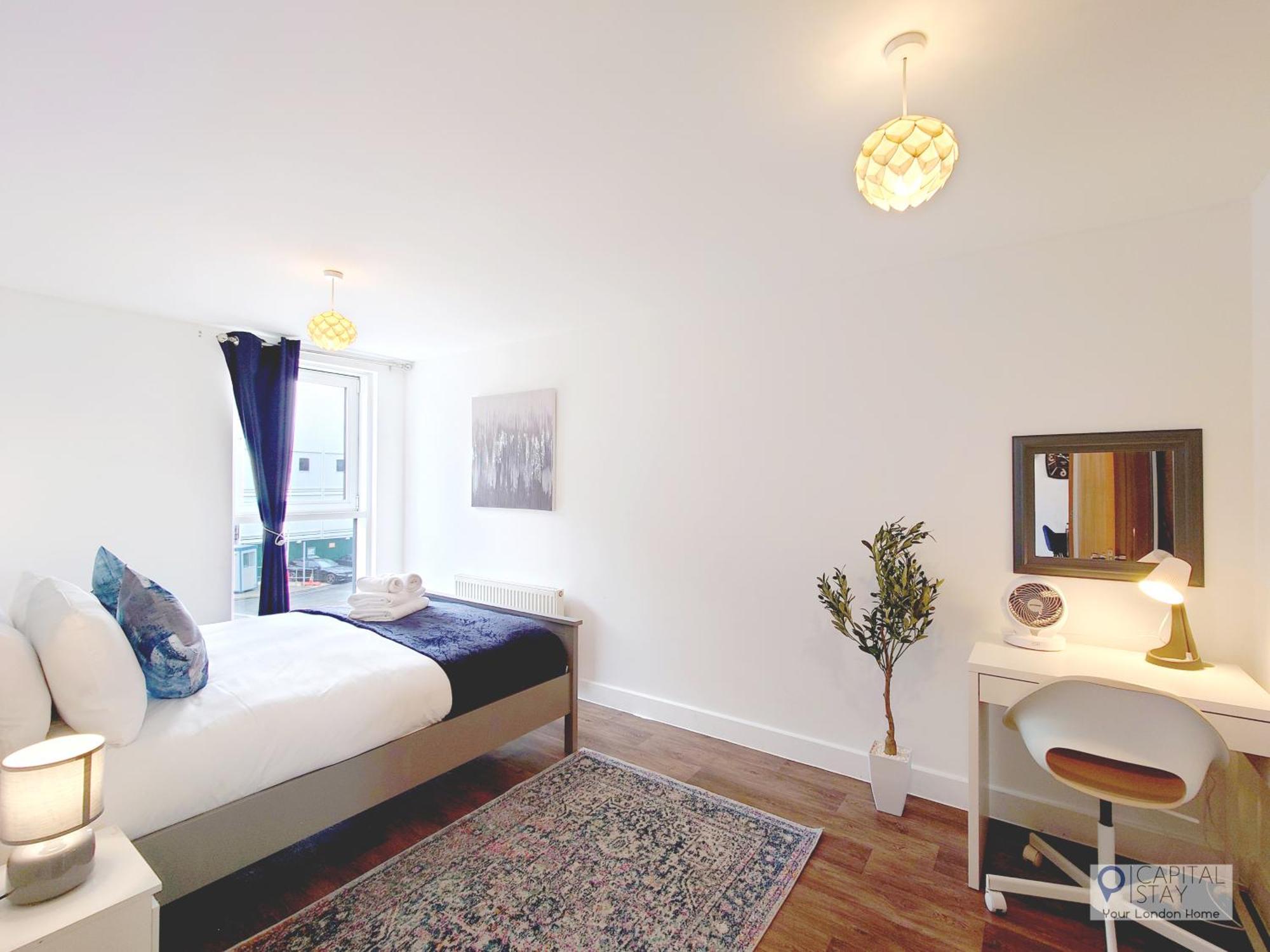 Two Bed Serviced By Docklands Apartament