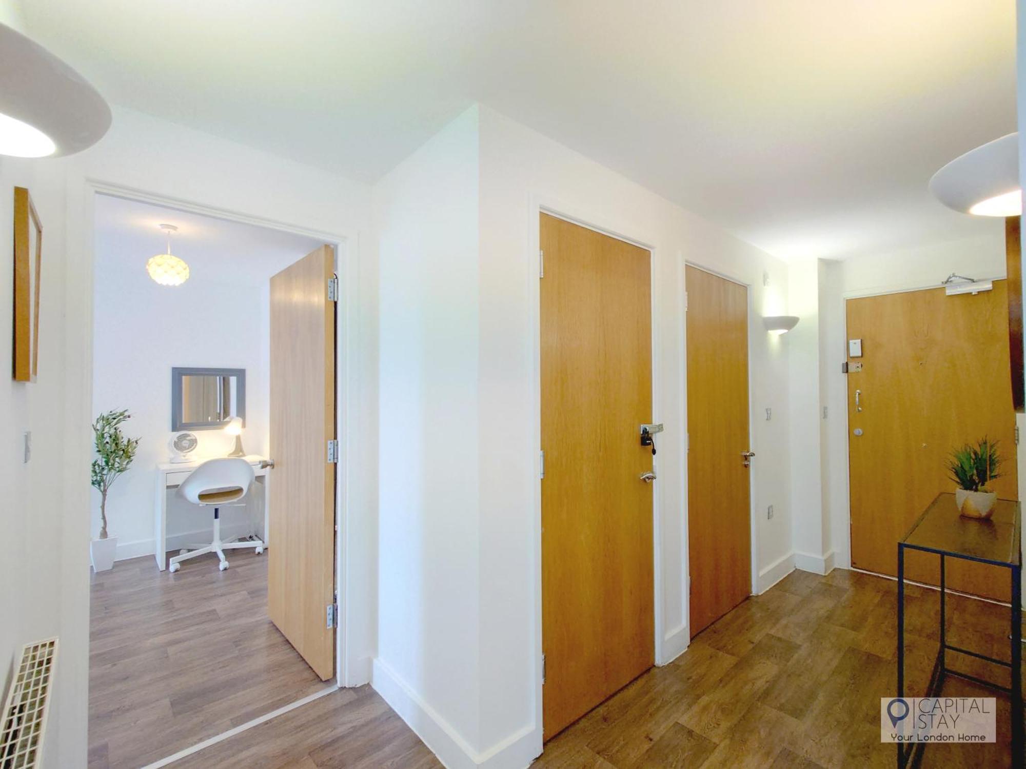 Two Bed Serviced By Docklands Apartament *